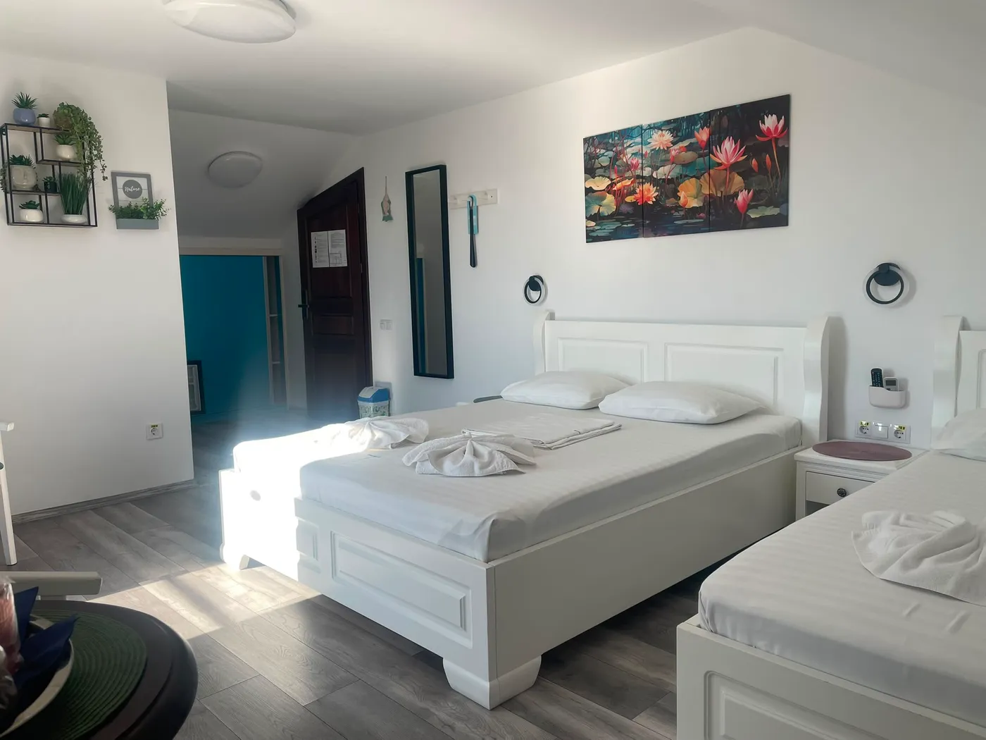Cameră cvadruplă cu balcon